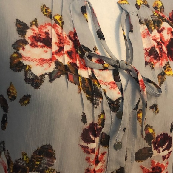 🌸3/$15 Princess Vera Wang Crepe Tunic - Picture 2 of 10